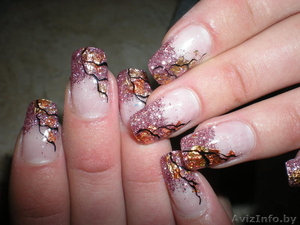 Опытный мастер качественно выполнит наращивание ногтей.